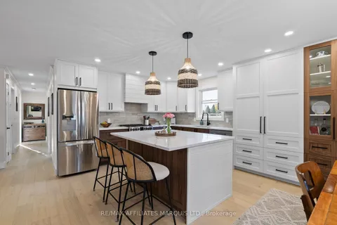 6525 Clifford Avenue, ON K6H 5R5