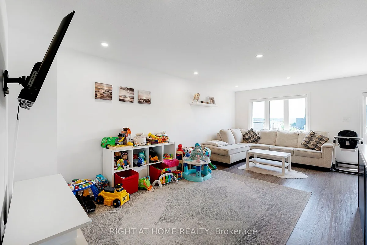 78 Pony Way, ON N2R 0R8