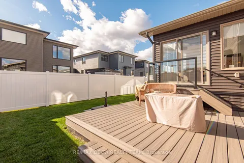 373 Sterling Avenue, ON K2K 0L4