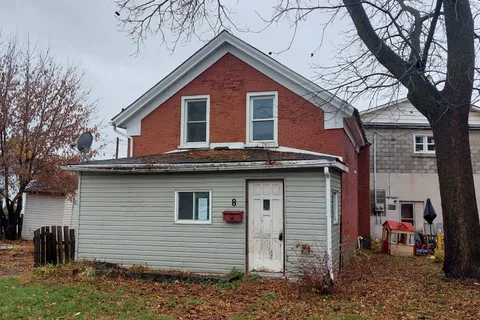 8 Montague Street, ON K7A 2M1