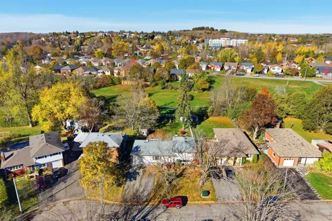 805 Highland Court, ON K9H 5K1