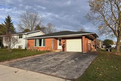 389 17th Avenue, ON N4N 3A2