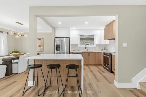 9 Windermere Court, ON L3C 5V4