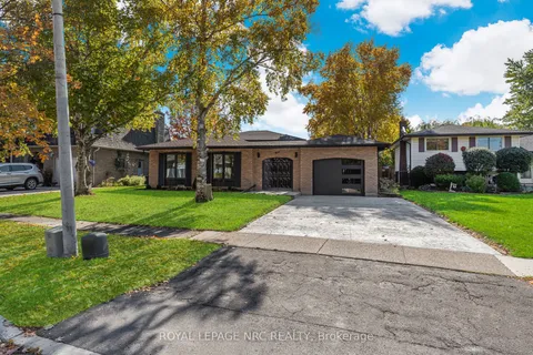 9 Windermere Court, ON L3C 5V4