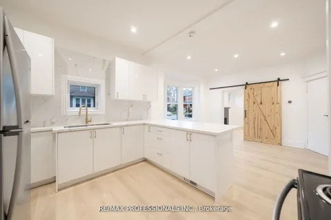 129 Balsam Avenue, ON L8M 3B4