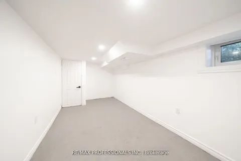 129 Balsam Avenue, ON L8M 3B4