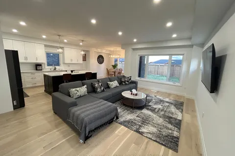 43 Weymouth Street, ON N3B 0E6