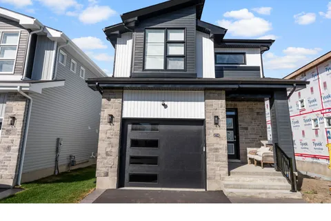 214 Superior Drive, ON K7N 0E4