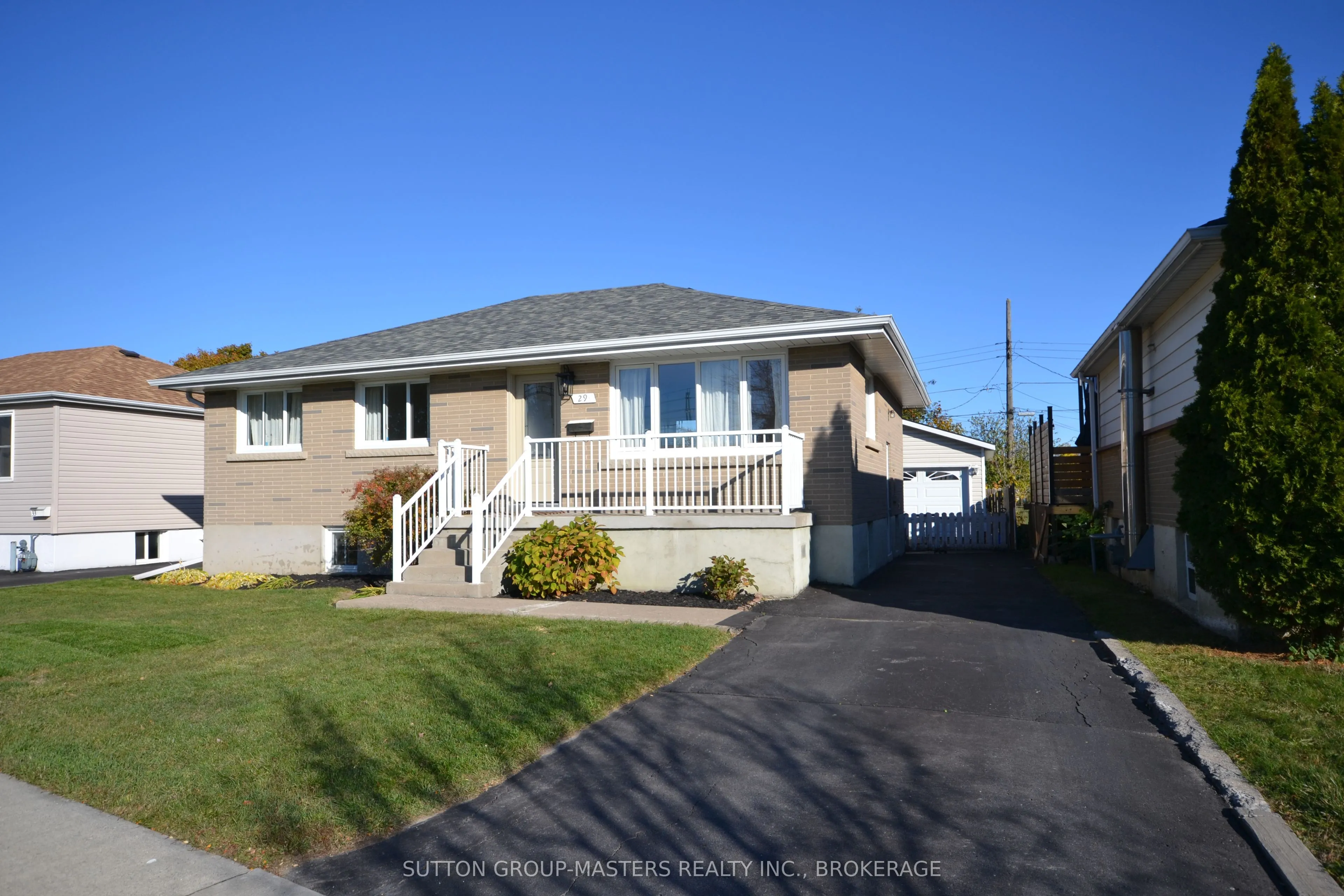 29 Brant Avenue, ON K7K 4V2