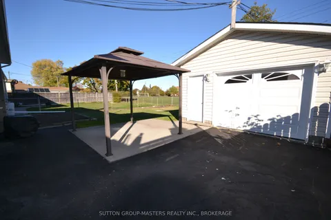 29 Brant Avenue, ON K7K 4V2