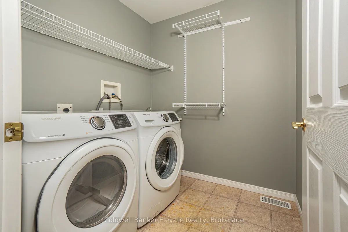 2705 KINGSWAY Drive, ON N2C 2T2