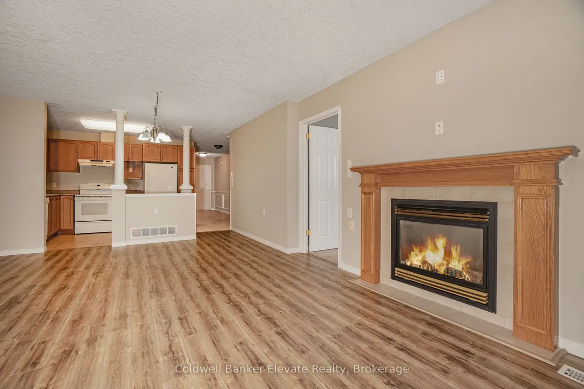 2705 KINGSWAY Drive, ON N2C 2T2