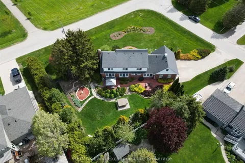 4 Eastwood Crescent, ON N0G 2T0