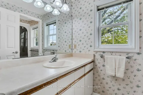 24 Lake Street, ON L3M 2G7