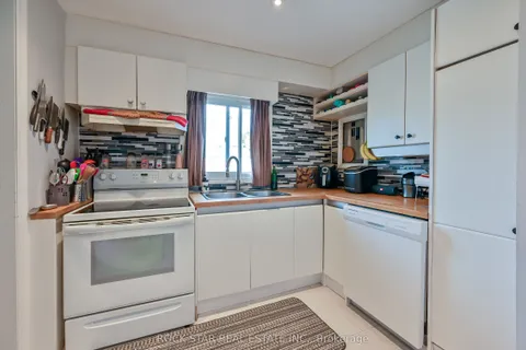 139 Balsam Avenue, ON L8M 3B6