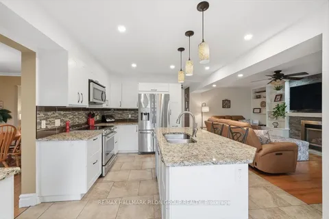 6464 Beausejour Drive, ON K1C 4V8