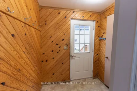 618 ELGIN Street, ON K8A 4H2