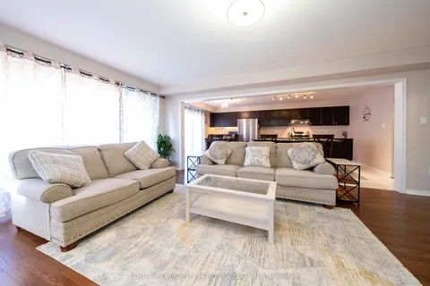 335 Falling Green Crescent, ON N2R 0G4