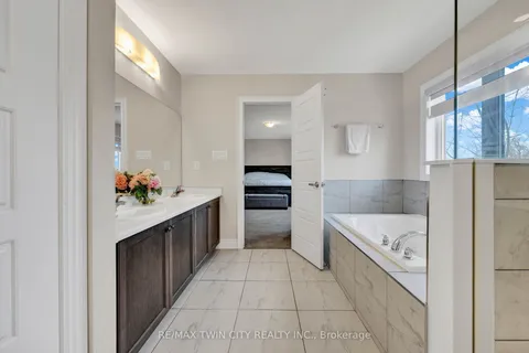 210 DOLMAN Street, ON N0B 1M0