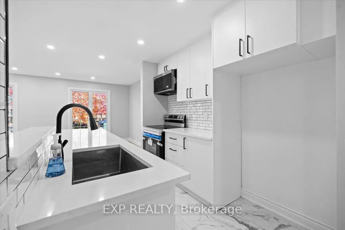 290 Elderberry Terrace, ON K1E 1Z1