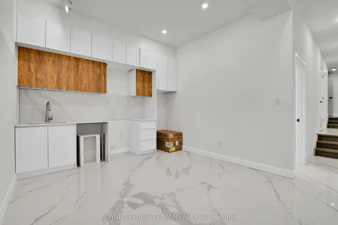 826 Alpine Avenue, ON K2B 5R6