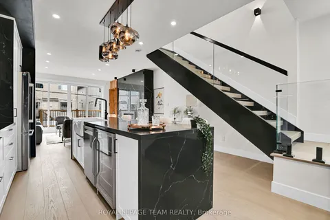 826 Alpine Avenue, ON K2B 5R6