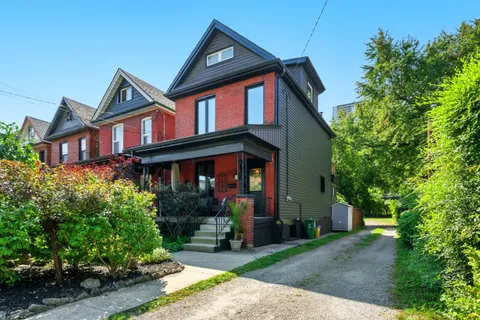 284 Cumberland Avenue, ON L8M 2A1