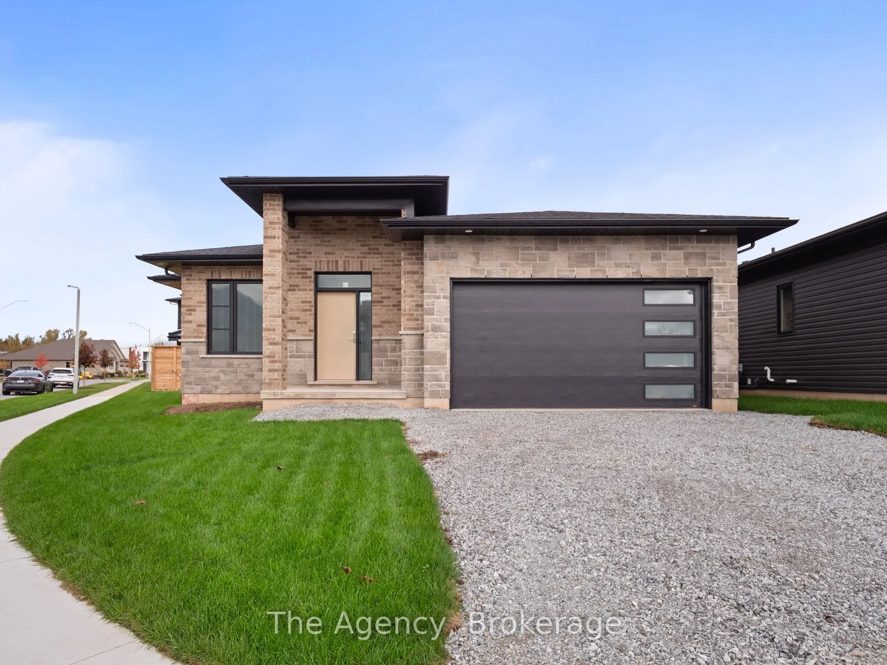 118 Willowbrook Drive, ON L3C 0G2