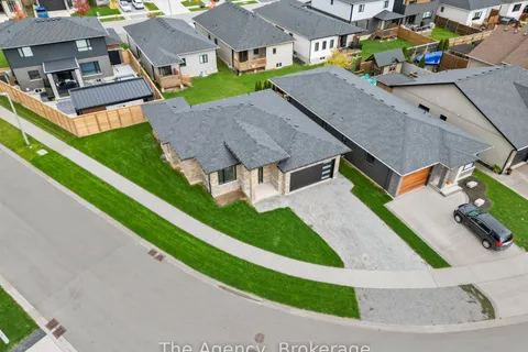 118 Willowbrook Drive, ON L3C 0G2