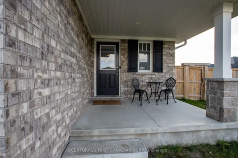 16 Arnold Street, ON N4G 0G9