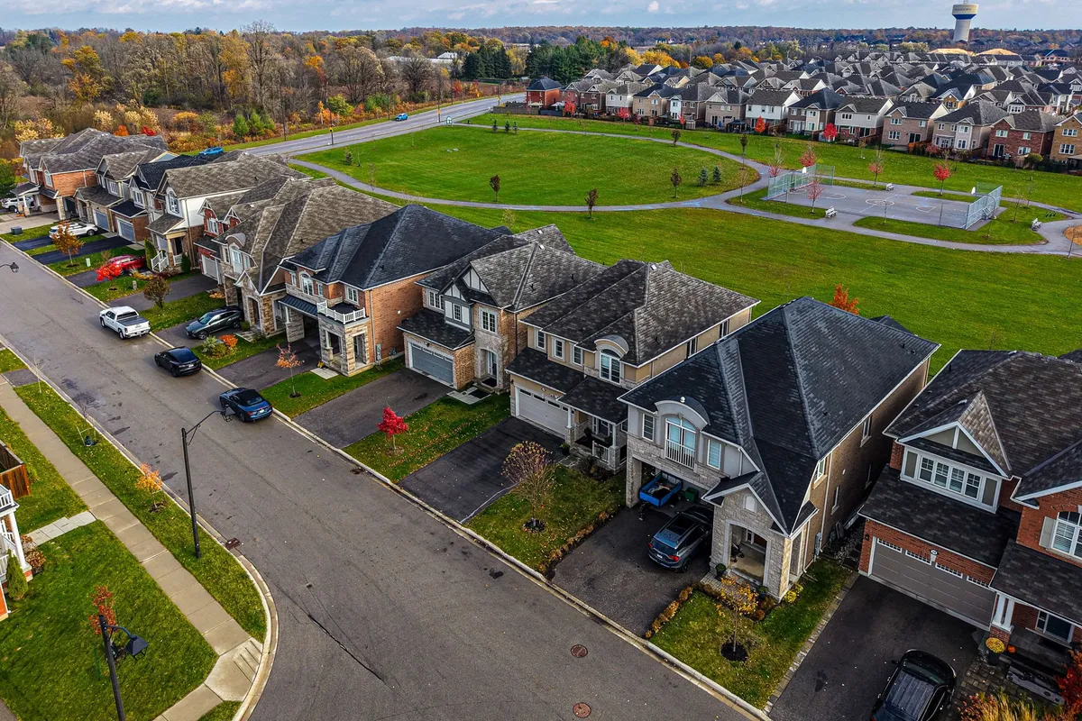 28 Celano Drive, ON L8B 1V3