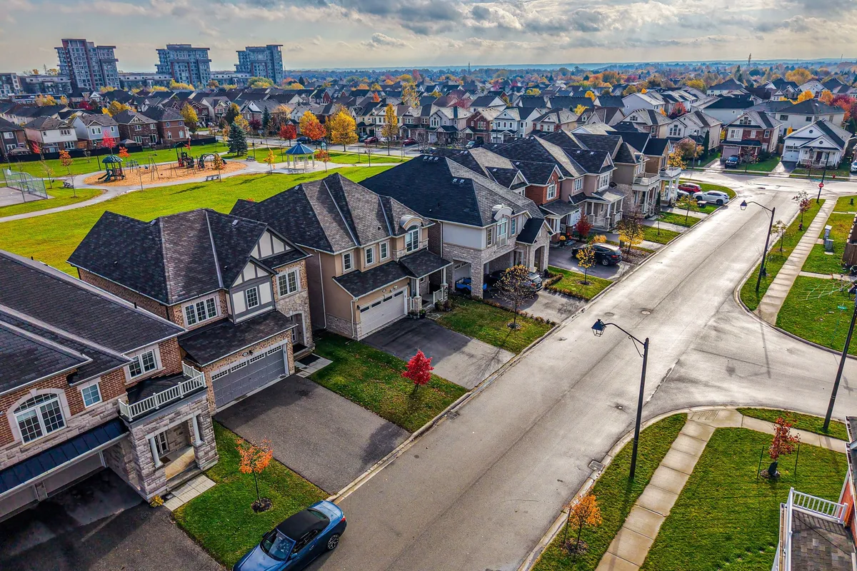 28 Celano Drive, ON L8B 1V3