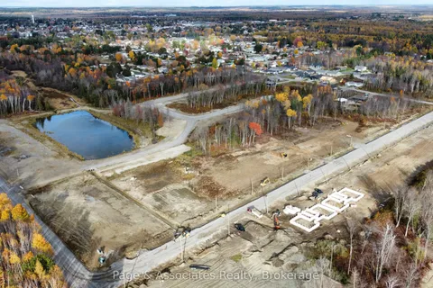 15 Brianne Court, ON P2B 0C6