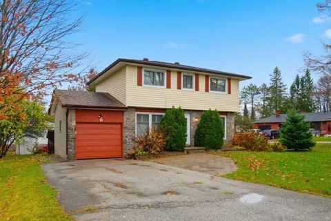 8 Pleasant Avenue, ON P1H 1E9