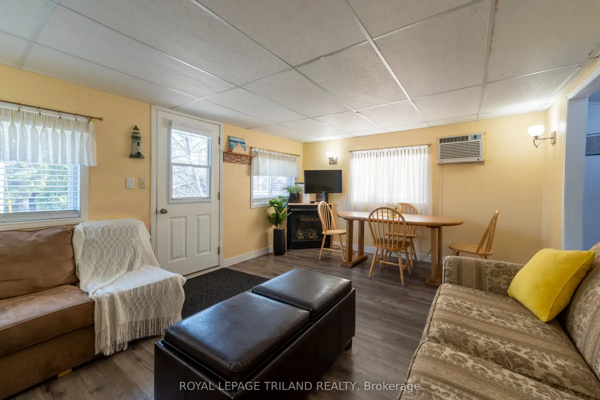 23 Queens Avenue, ON N0M 1T0