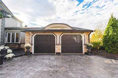 712 Highvalley Road, ON L9G 4E9