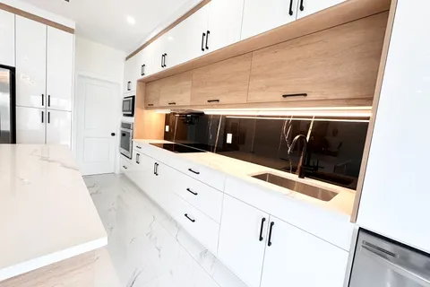 1292 HONEYWOOD Drive, ON N6M 1C1