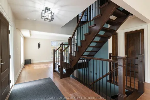 190 Oakdale Avenue, ON L2P 2K8