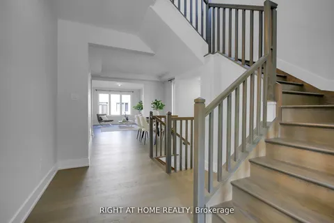 831 Derreen Avenue, ON K2S 3A7