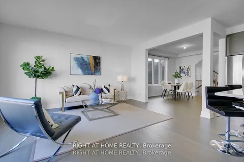 831 Derreen Avenue, ON K2S 3A7