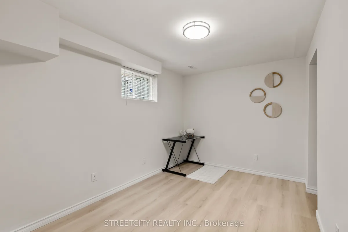 856 Thistledown Way, ON N6G 4Z8