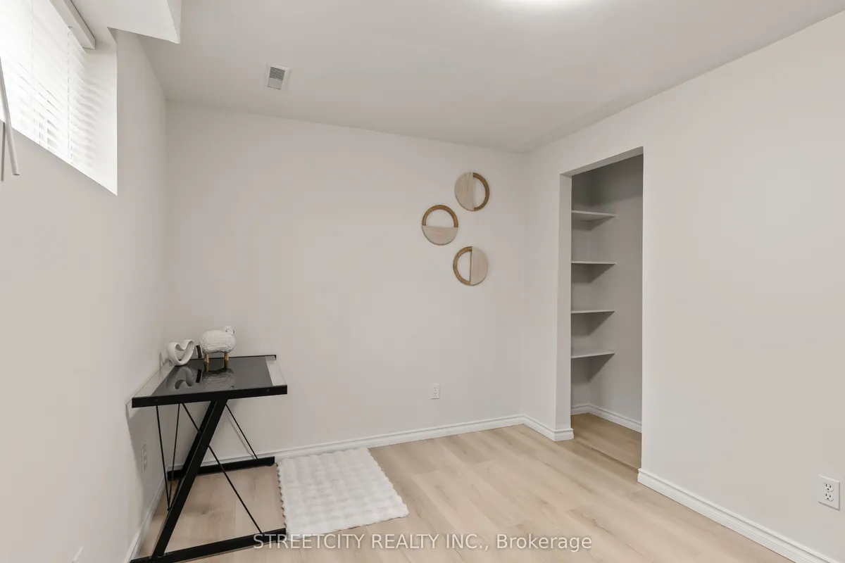 856 Thistledown Way, ON N6G 4Z8