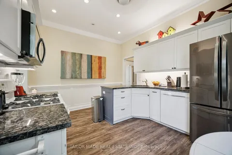 4 Leslie Street, ON N6H 1H9