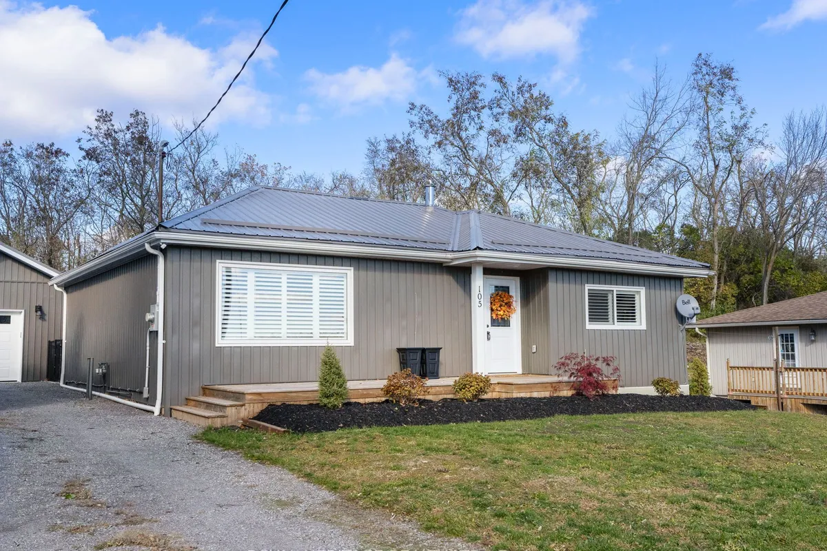 105 Front Street, ON K0L 1Y0