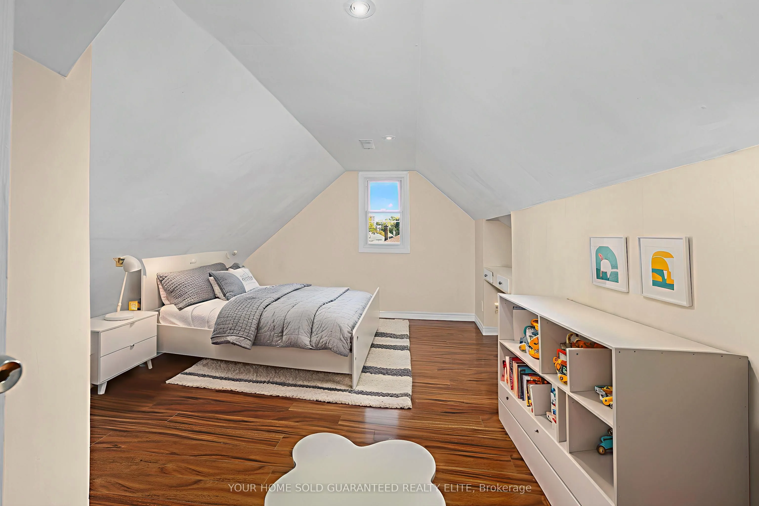 233 Normanhurst Avenue, ON L8H 5N1