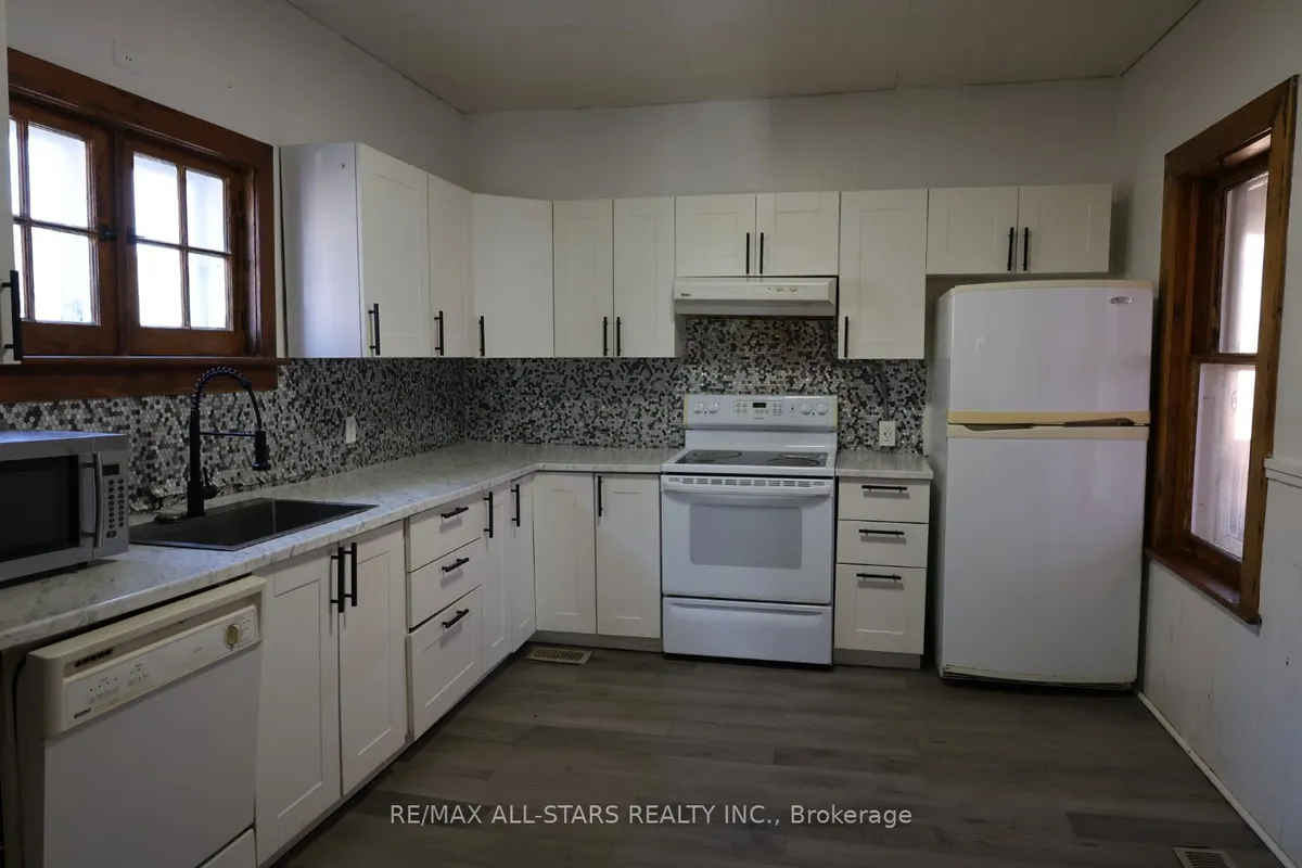 280 Lansdowne Street, ON K9J 1Y8