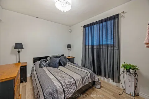 34 Confederation Drive, ON N5P 3Y6