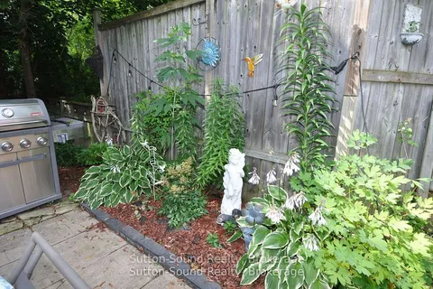 247 6th Street, ON N4K 1E8