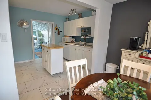 247 6th Street, ON N4K 1E8