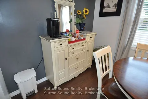 247 6th Street, ON N4K 1E8